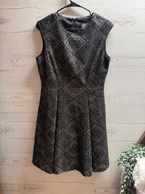 Vince Camuto Black gold sleeveless midi evening dress size 8 SPARKLES.